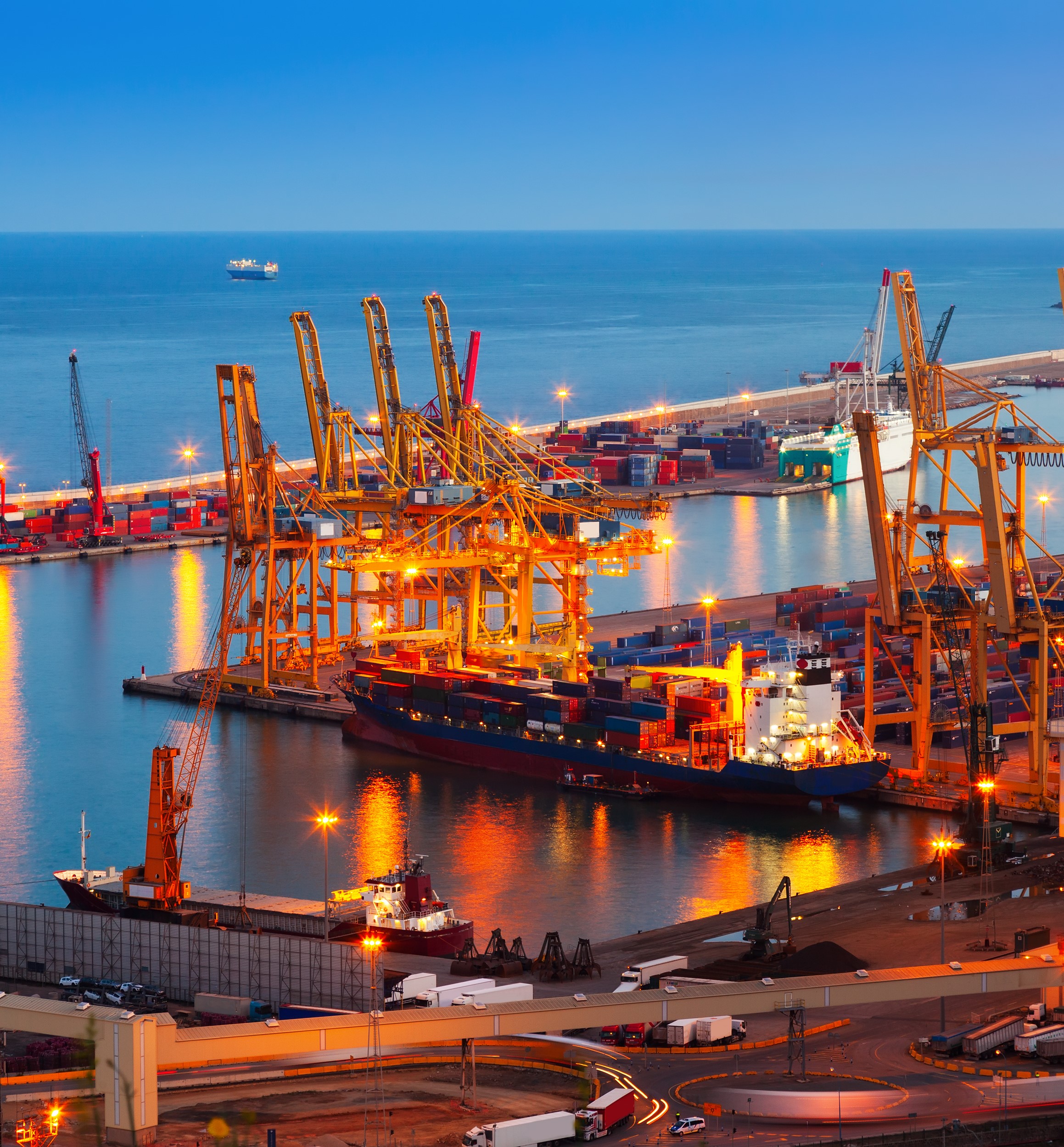 Port de Barcelona in night