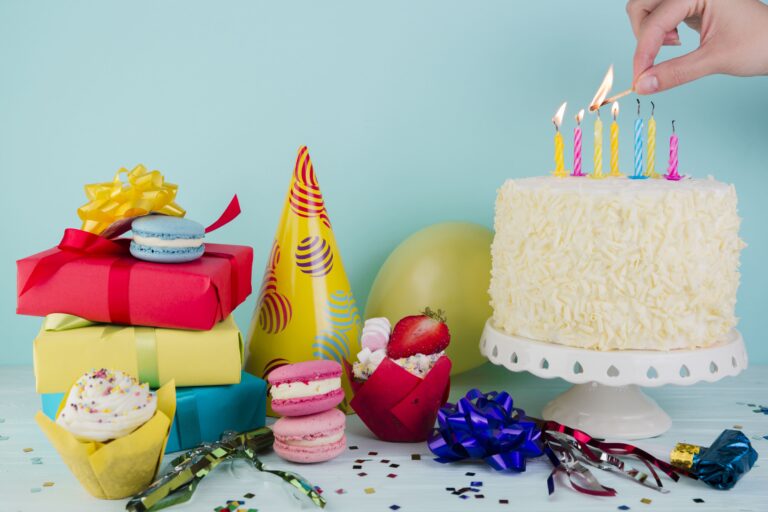 still-life-tasty-birthday-cake-with-presents (1)