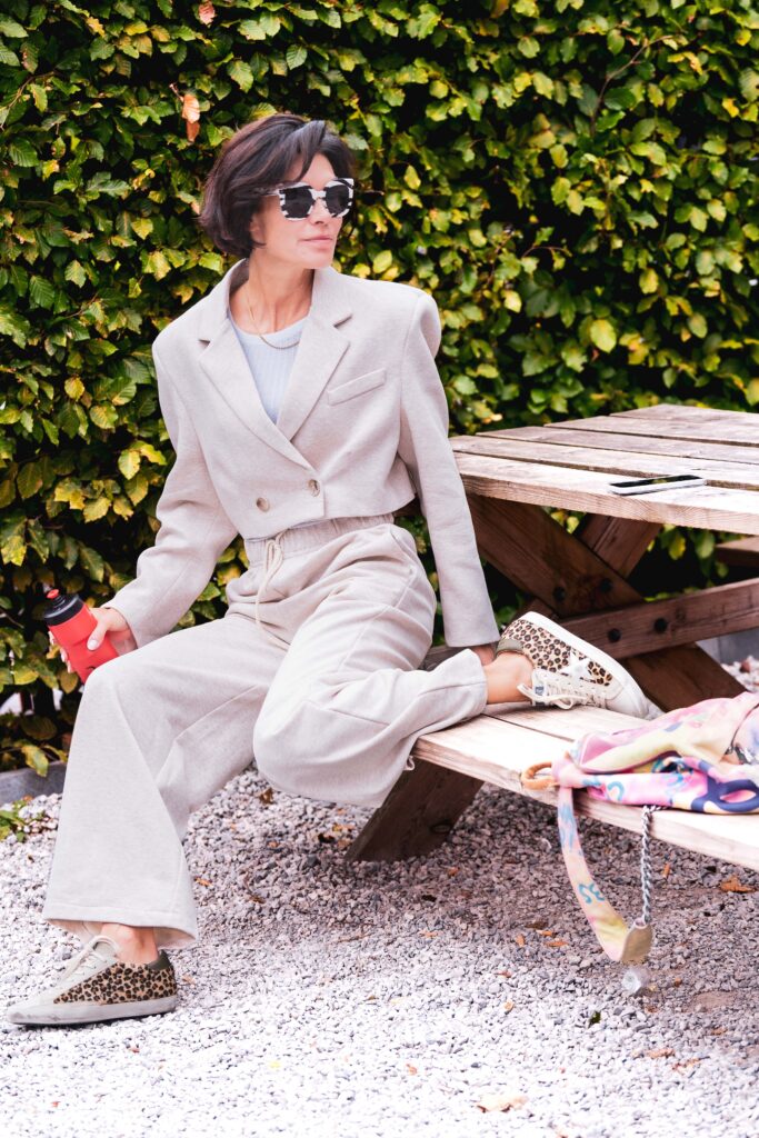 Women’s Set – Cropped Blazer with & Wide-Leg Trousers