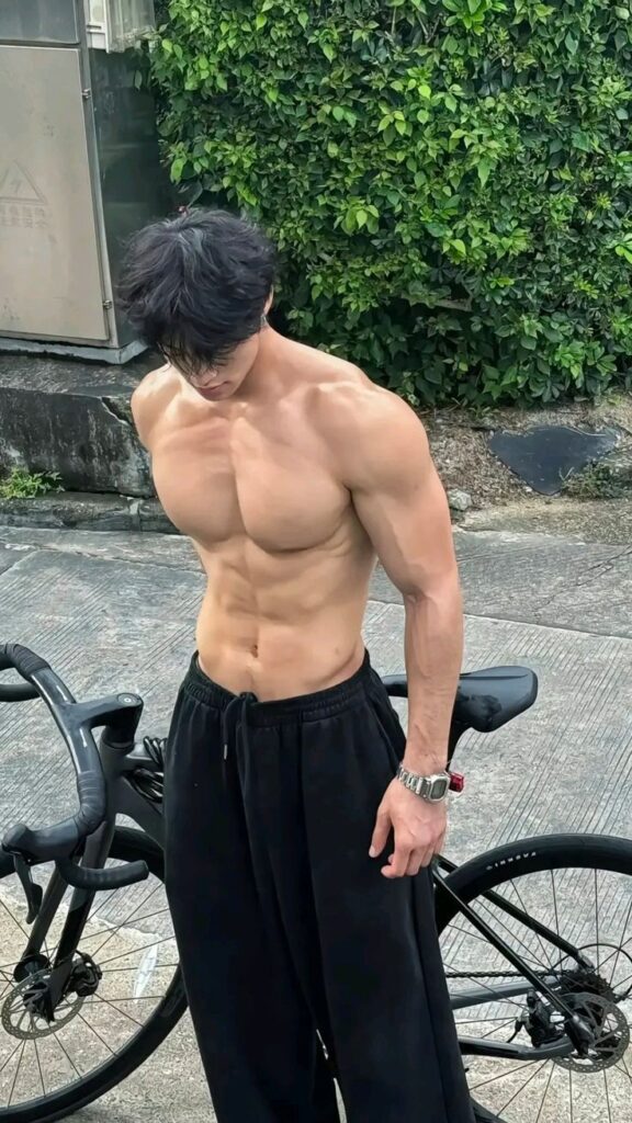 Male Gaze vs Female Gaze: What Women Actually Find Attractive 5